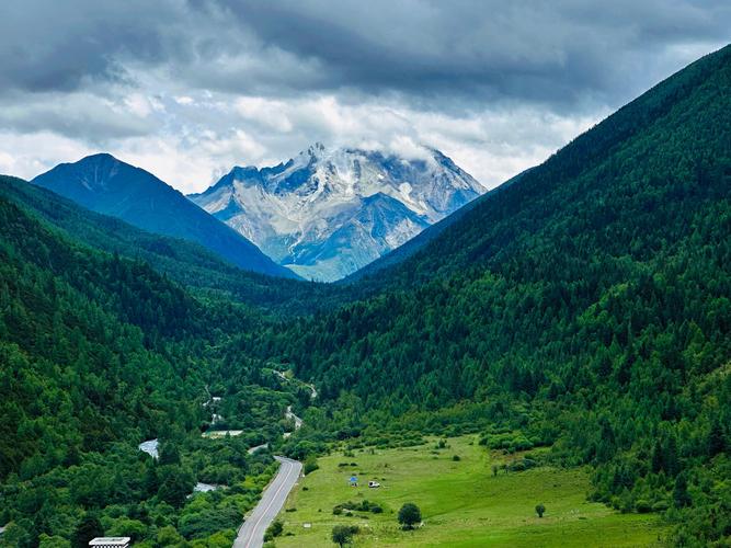 《解锁全球网络：在线代理服务器如何成为你的数字通行证》